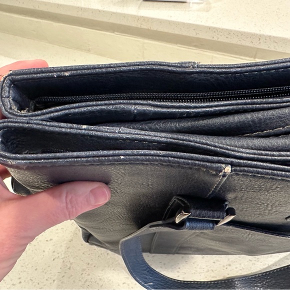 Kenneth Cole Reaction Briefcase - Picture 6 of 11